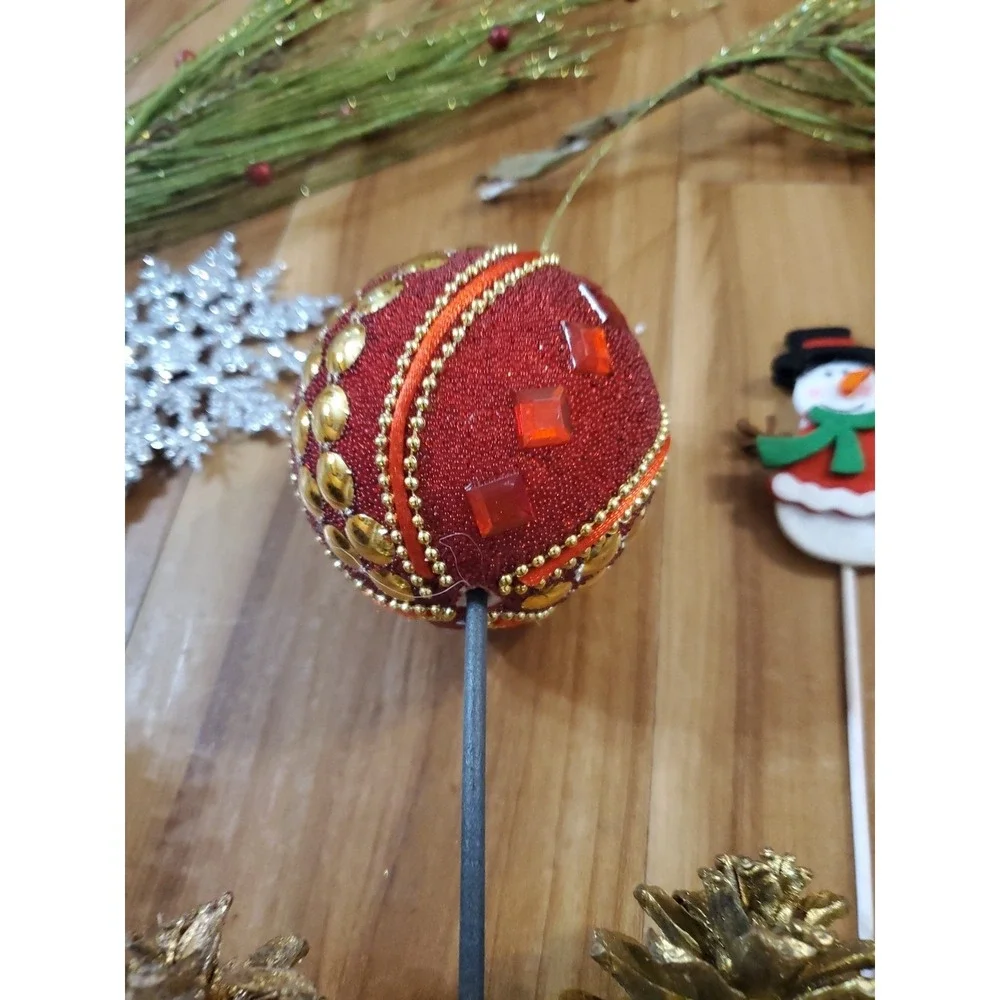 Lot Of Christmas Floral Picks‎ Pinecones Maple Clips Lot Of 18